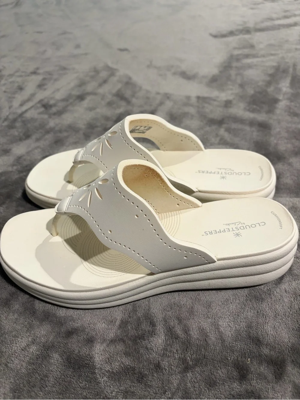 Clarks women white